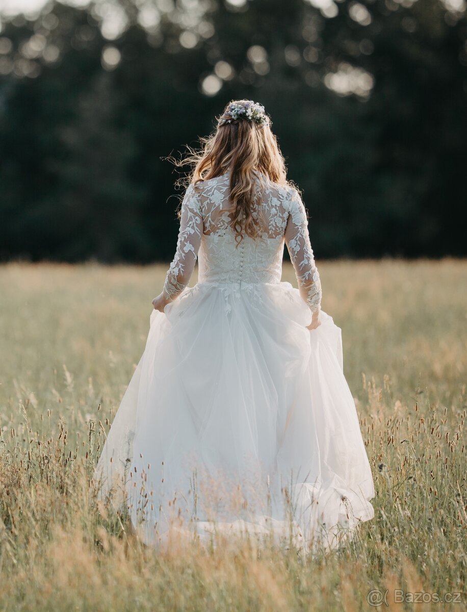 Krajkové svatební šaty - 5