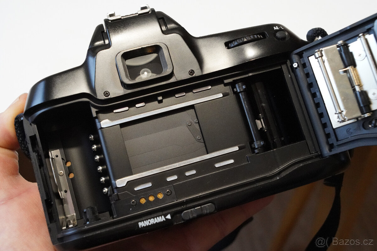 Kinofilmový fotoaparát Nikon F70 - 5