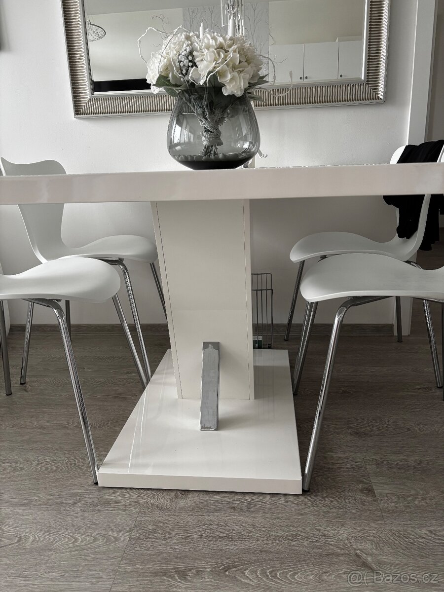 Dvě křesla + jídelní stůl,4židle - 5