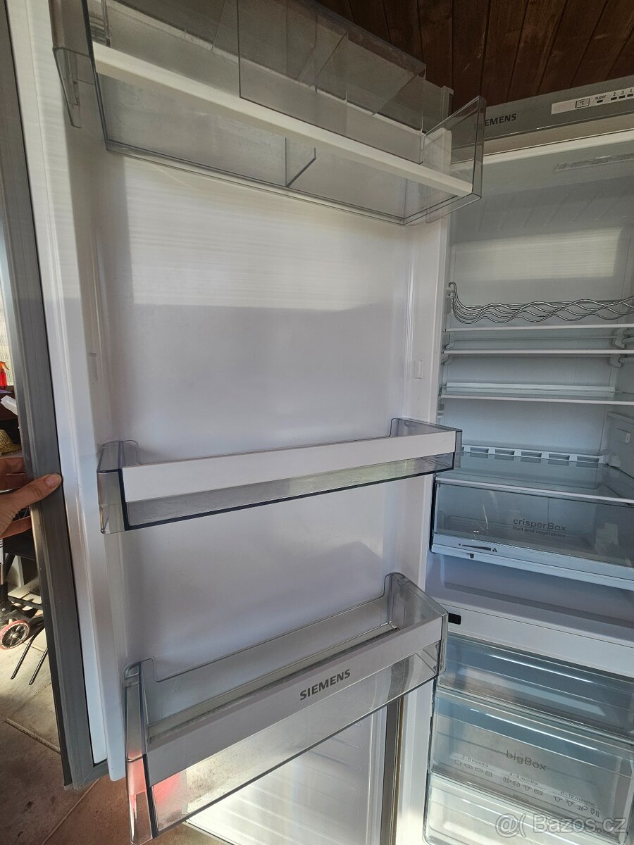 Stříbrná lednice Siemens - 5