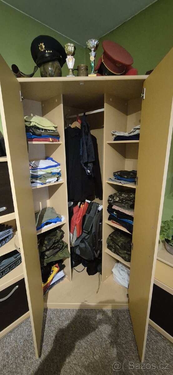 Nábytek z pokoje - 5