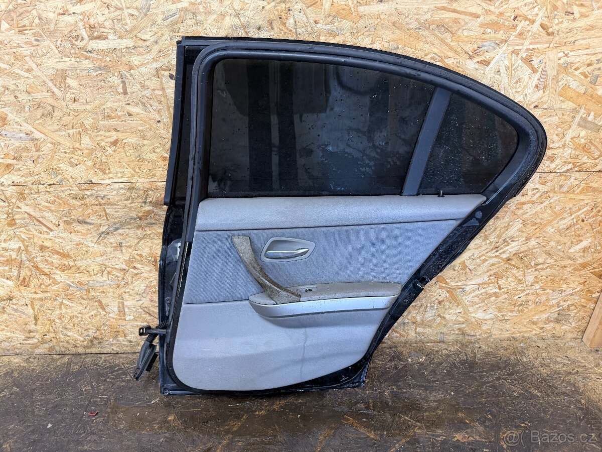 KOMPLETNĚ NASTROJENÉ PRAVÉ ZADNÍ DVEŘE BMW E90 318D 475 - 5
