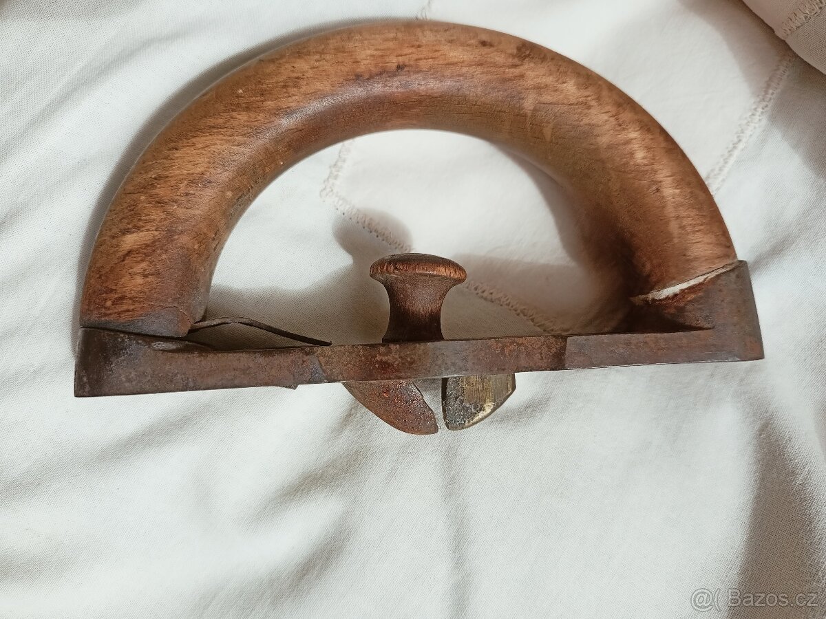 žehlička litinová stará - 5