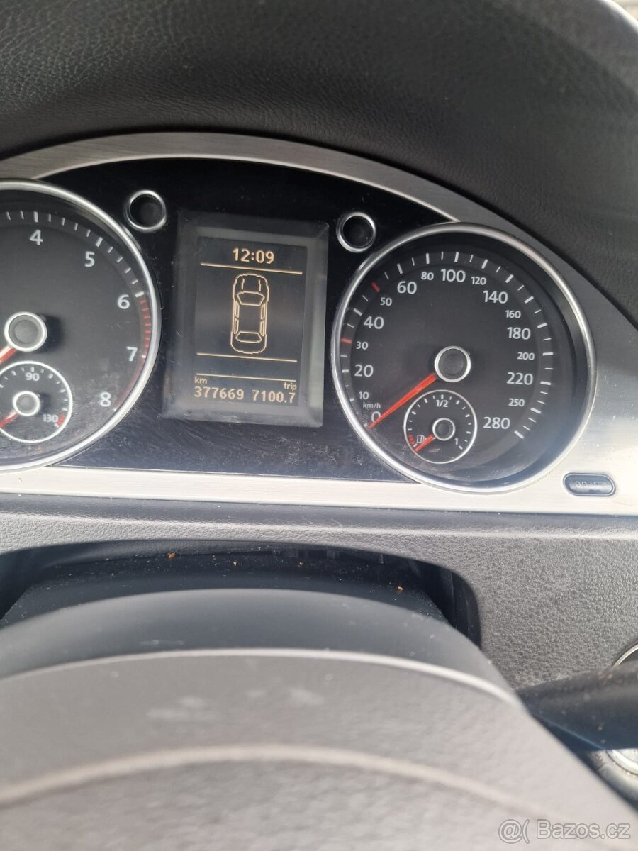 VW PASSAT CC 1,8 TSI STK 4/26 najeto 377tis Výbava vozu: 10x - 5