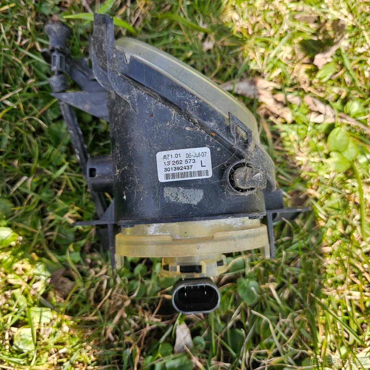 corsa D - zbytky z nárazníku - 5