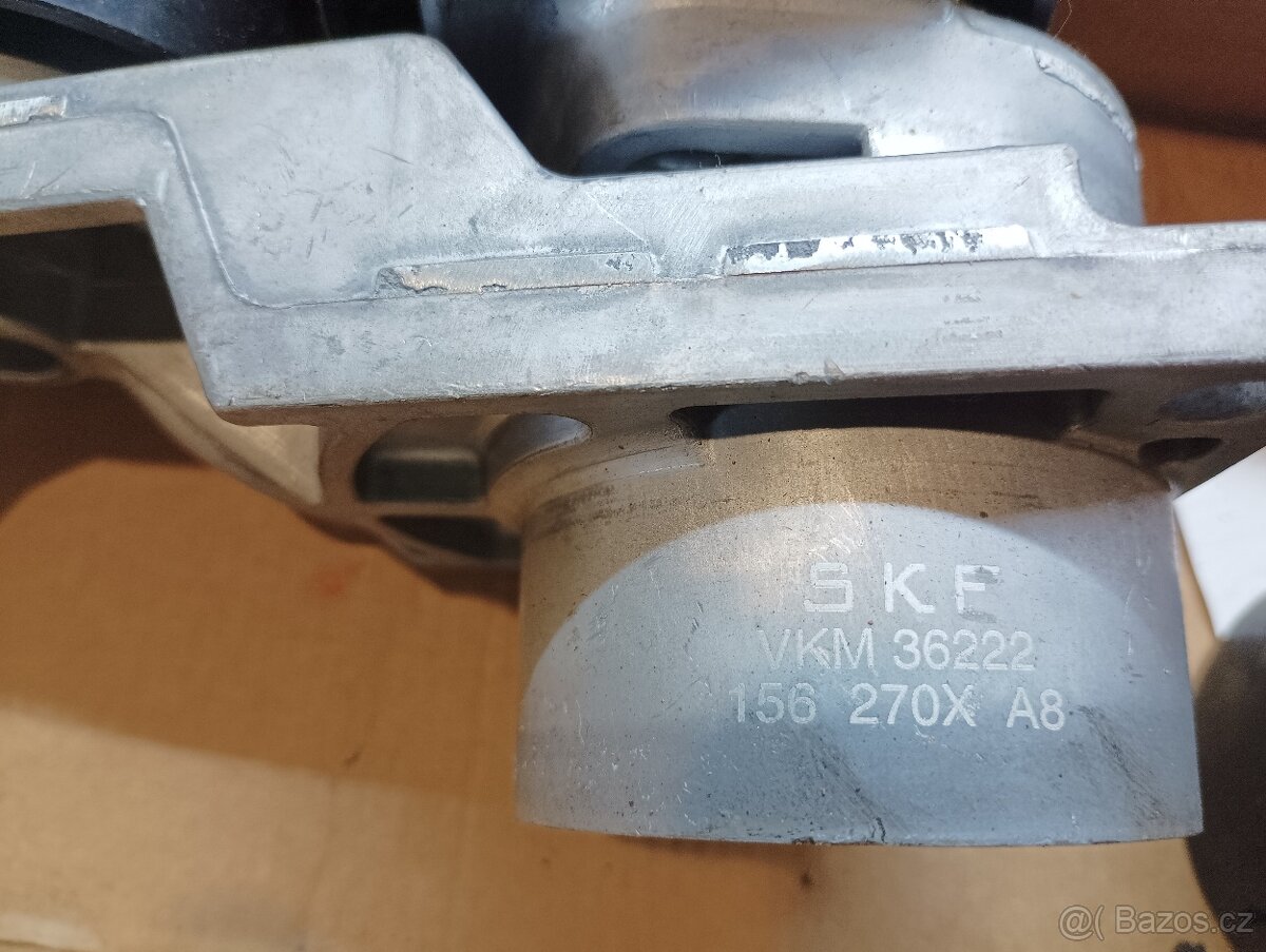 Volvo XC90 - napínák klínového řemenu. - 5