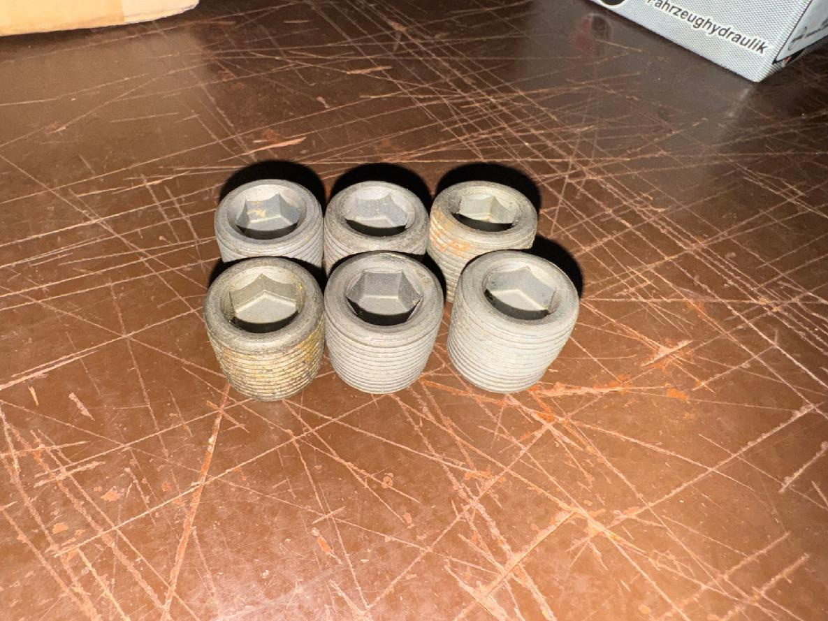 LADA, VAZ, ŽIGULI - ZÁTKA OLEJOVÉ VANY S MAGNETEM - 5