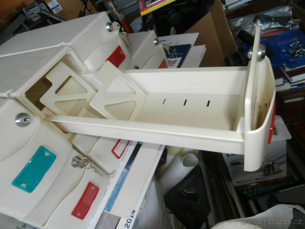 Boxy plastové uzamykatelné 7 ks celek za 400 kč - 5