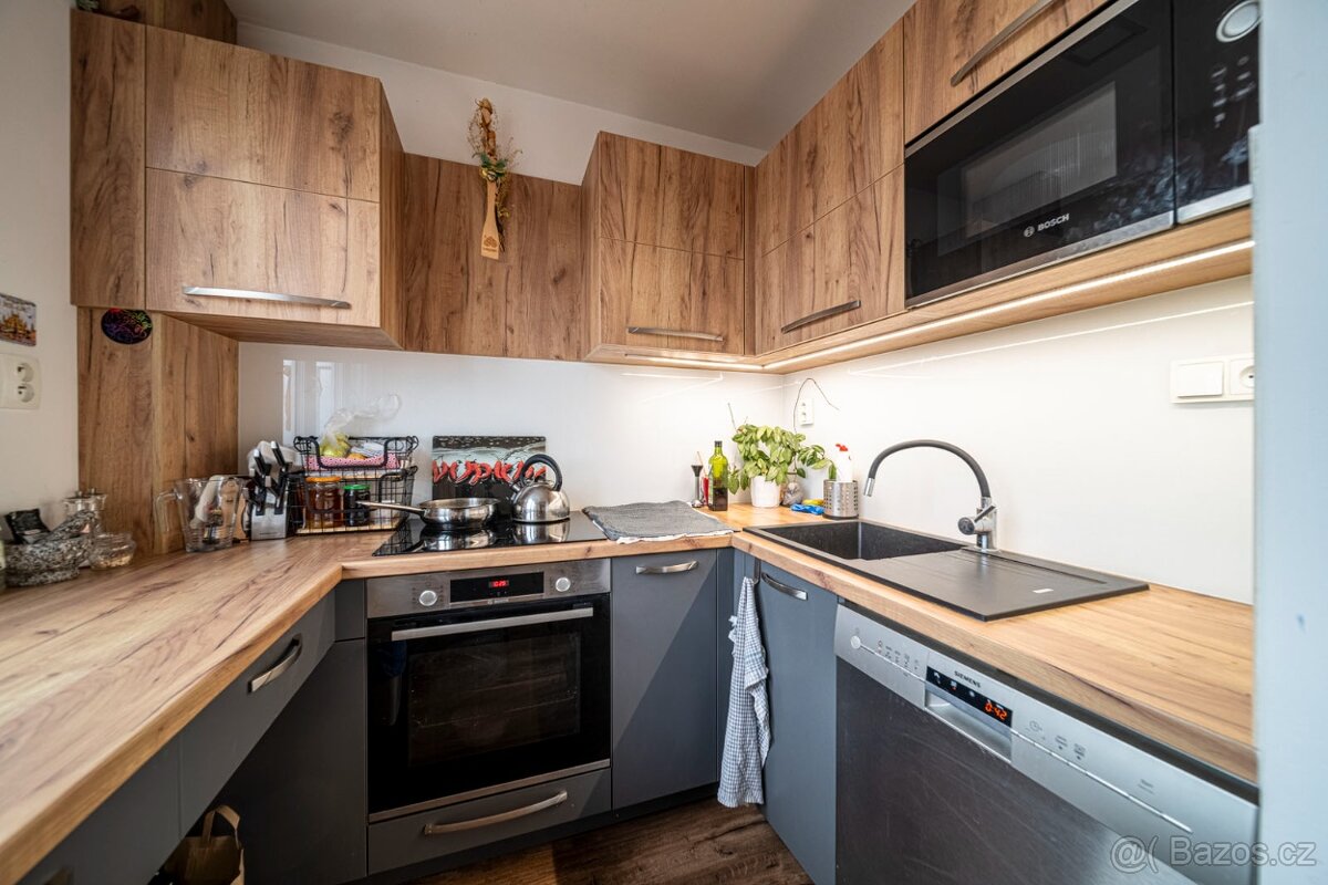 Byt 3+1 na prodej, osobní vlastnictví, centrum UH - 5