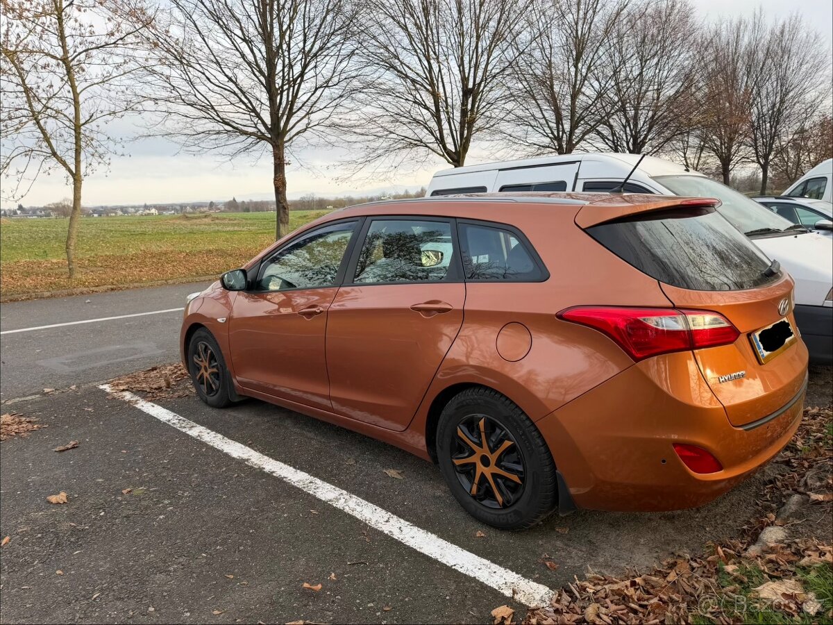 Prodám Hyundai i30 combi 1.6 88KW Najeto 73 000 Km - 5