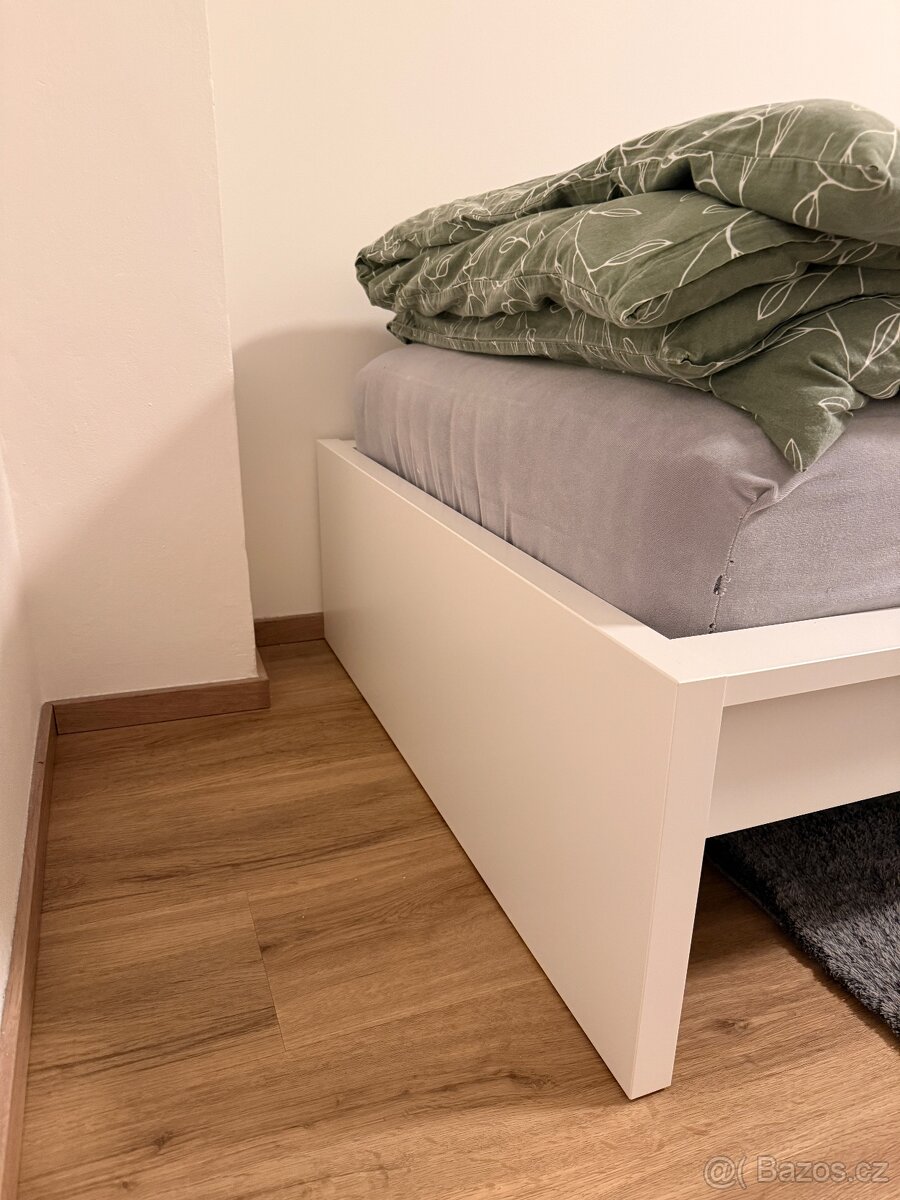 Postel s lamelovým roštem a matrací - 5