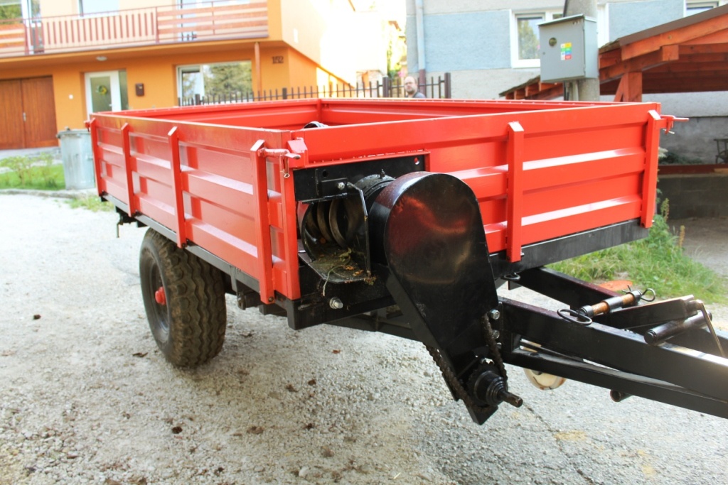 šnekový štěpkovač na vlečku - 5