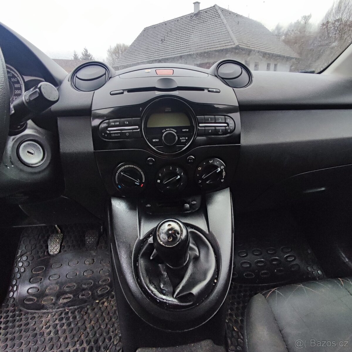 Mazda 2 benzín rok 2011 - 5