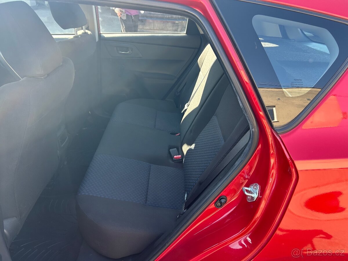 Toyota auris - 5