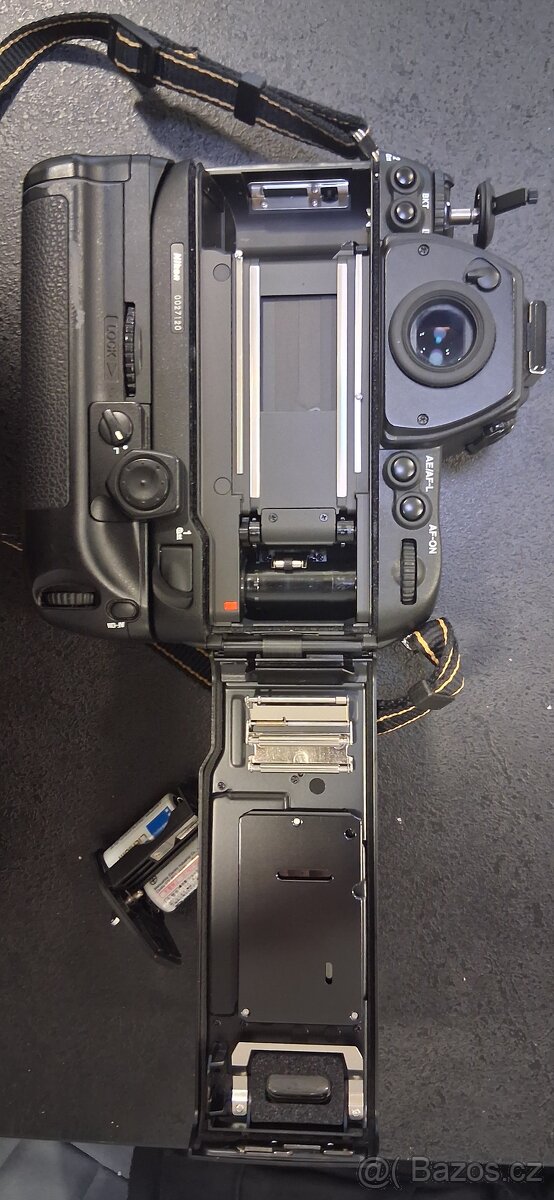 Nikon F6 s držákem baterii(gripem) MB 40 - 5