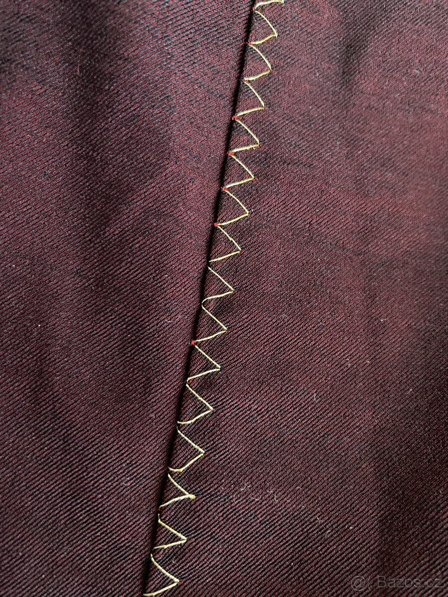 Vínové společenské šaty se zlatou nití - 5