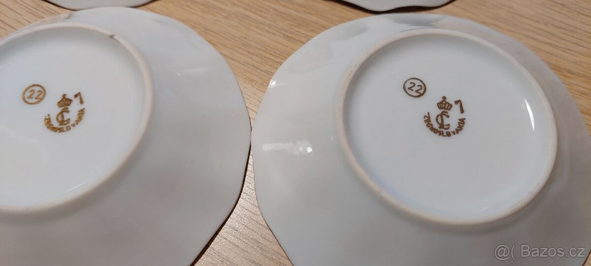 Set čtyř porcelánových podšálků se zlacením Lesov - 5