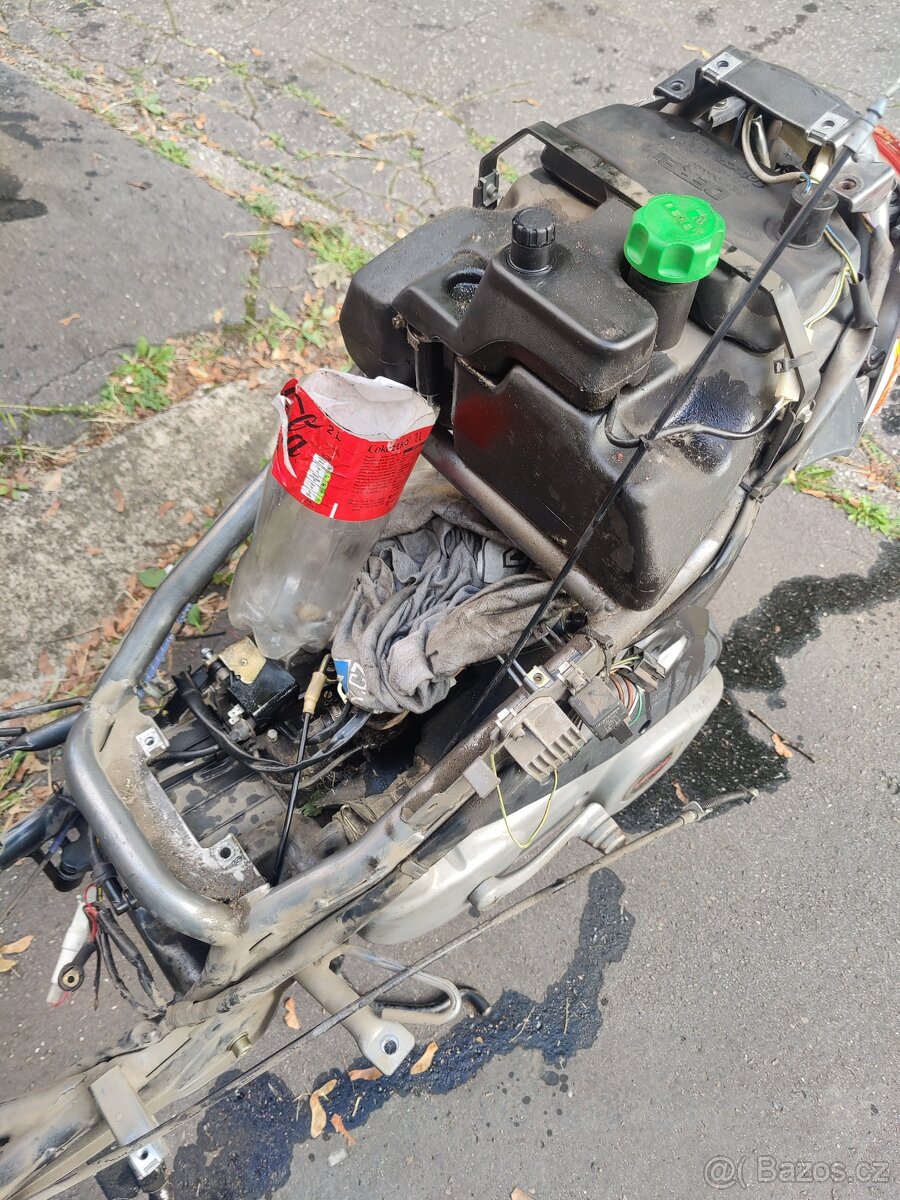 derbi atlantis 2T 50 na díly, pouze rám a papíry - 5