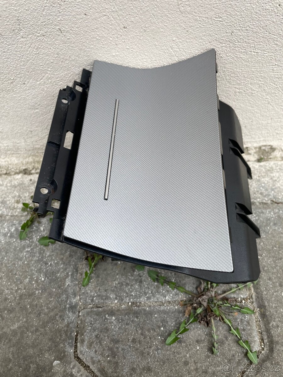 Dekor Octavia 2 facelift , tmavě šedá Carbon mřížka - 5