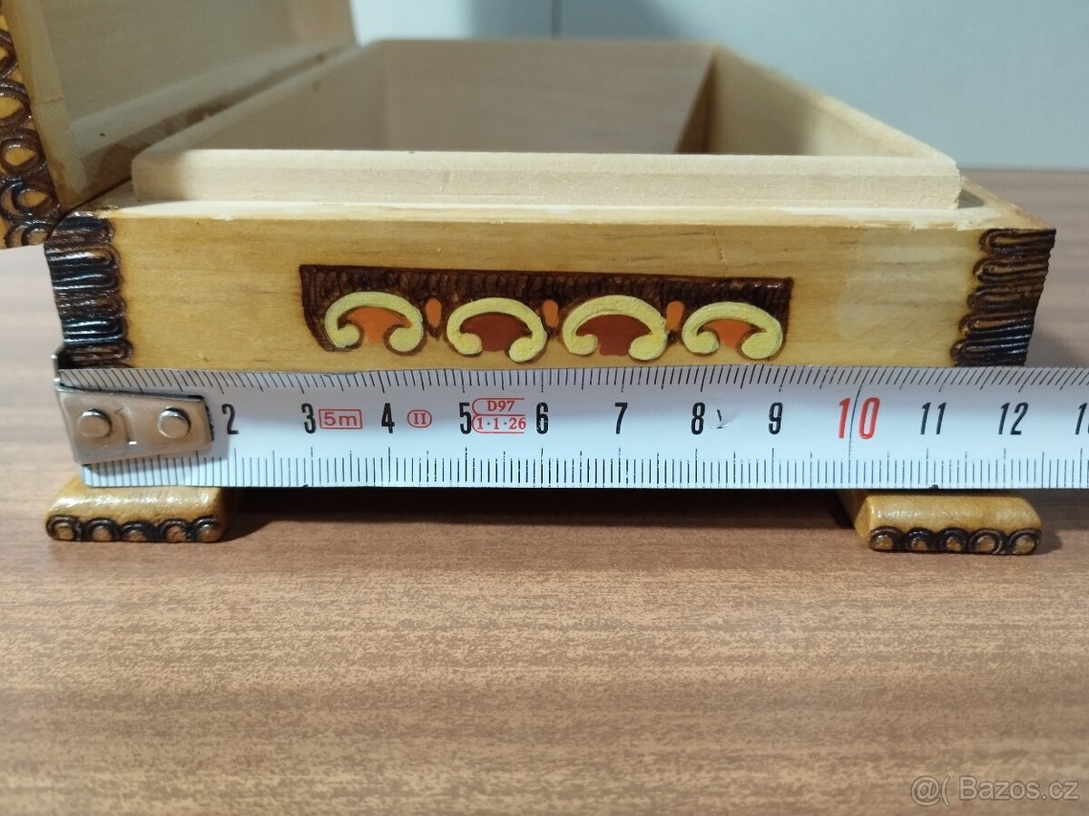 Dřevěná šperkovnice + bižuterie - 5