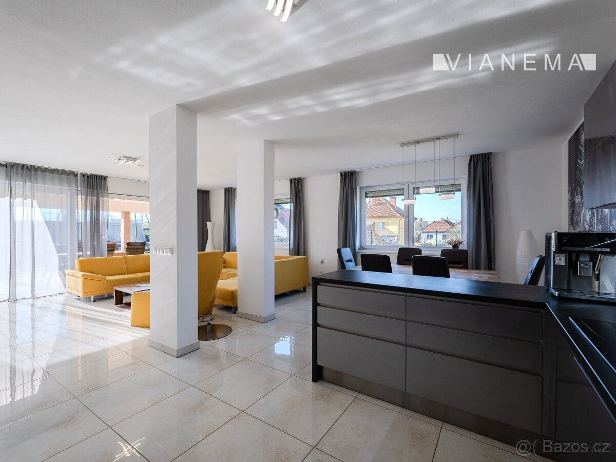 POUZE U NÁS Na prodej 5i velkorysý dům, Zamarovce, okres TN - 5