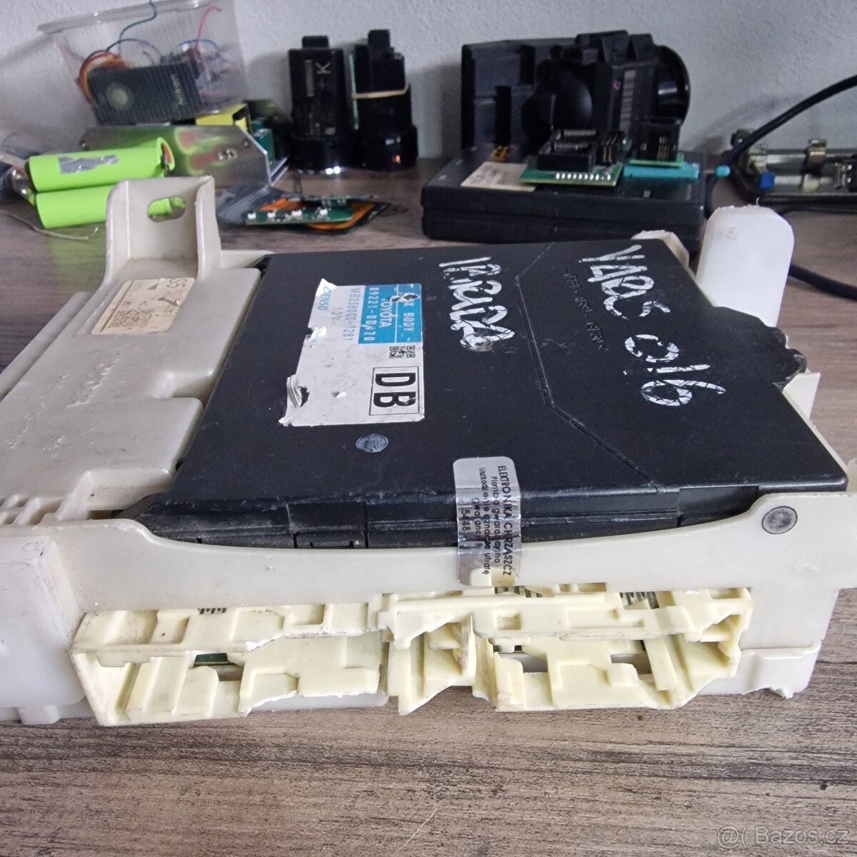 Pojistkova skrin komfortni jednotka Toyota Yaris Auros RAV4 - 5