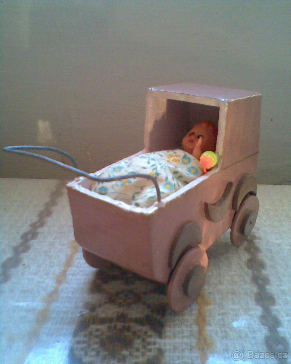 Retro kočárky s panenkami - 5