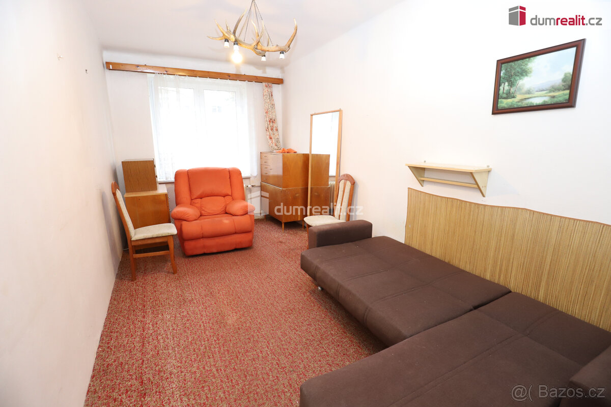 Prostorný udržovaný byt 3+1 v přízemí cihlové budově v klidn - 5