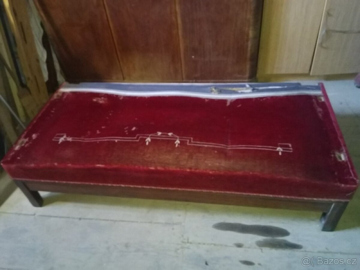 Starožitný vyšívaný gauč - pohovka, divan - 5