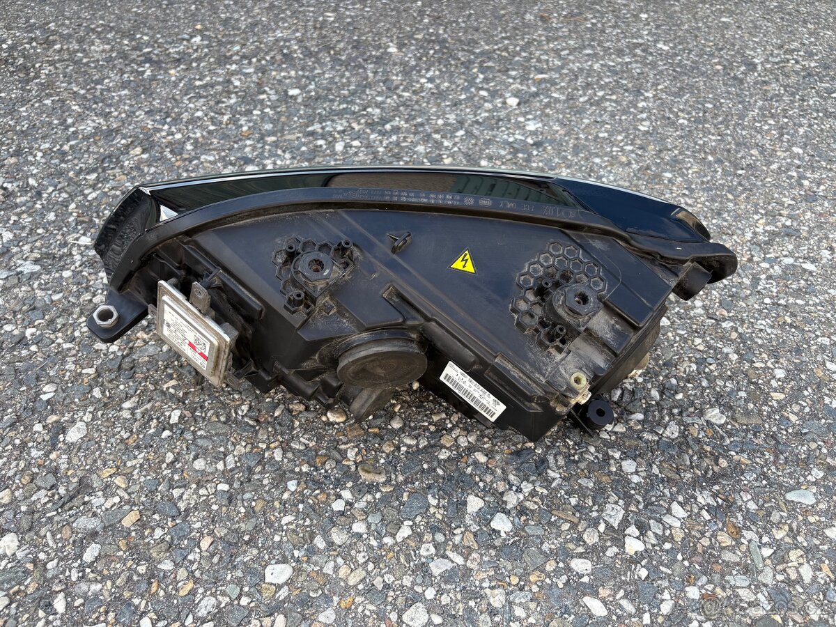 Vw Caddy pravý bi xenon - 5