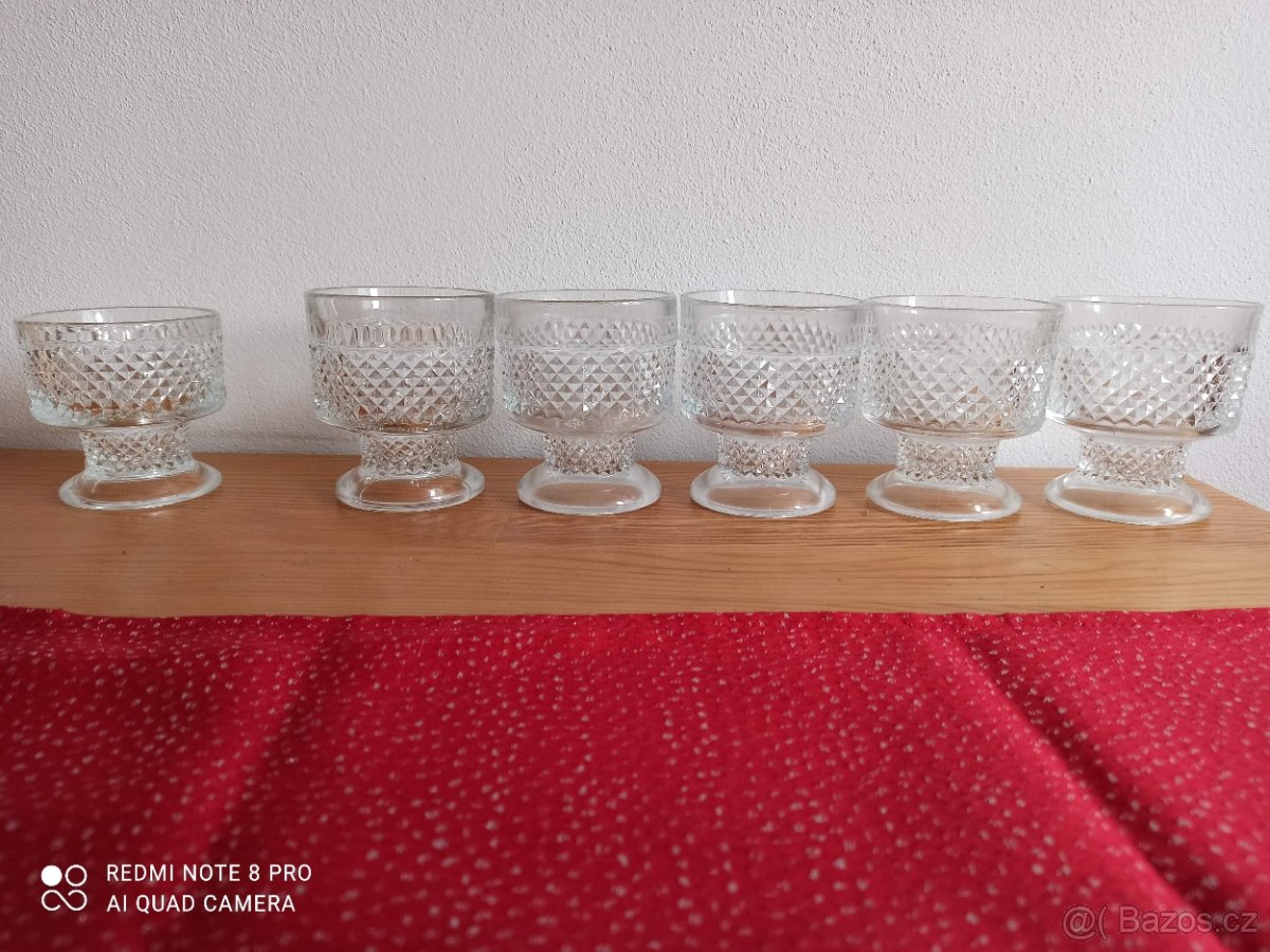 Staré dózy, silnostěnné sklo -sklenice, číše - 5