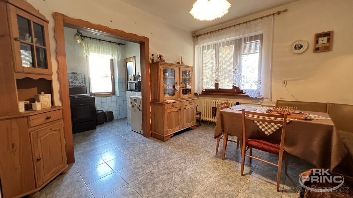 Rodinný dům 230 m2 o dispozici 2x bytová jednotka s garáží n - 5