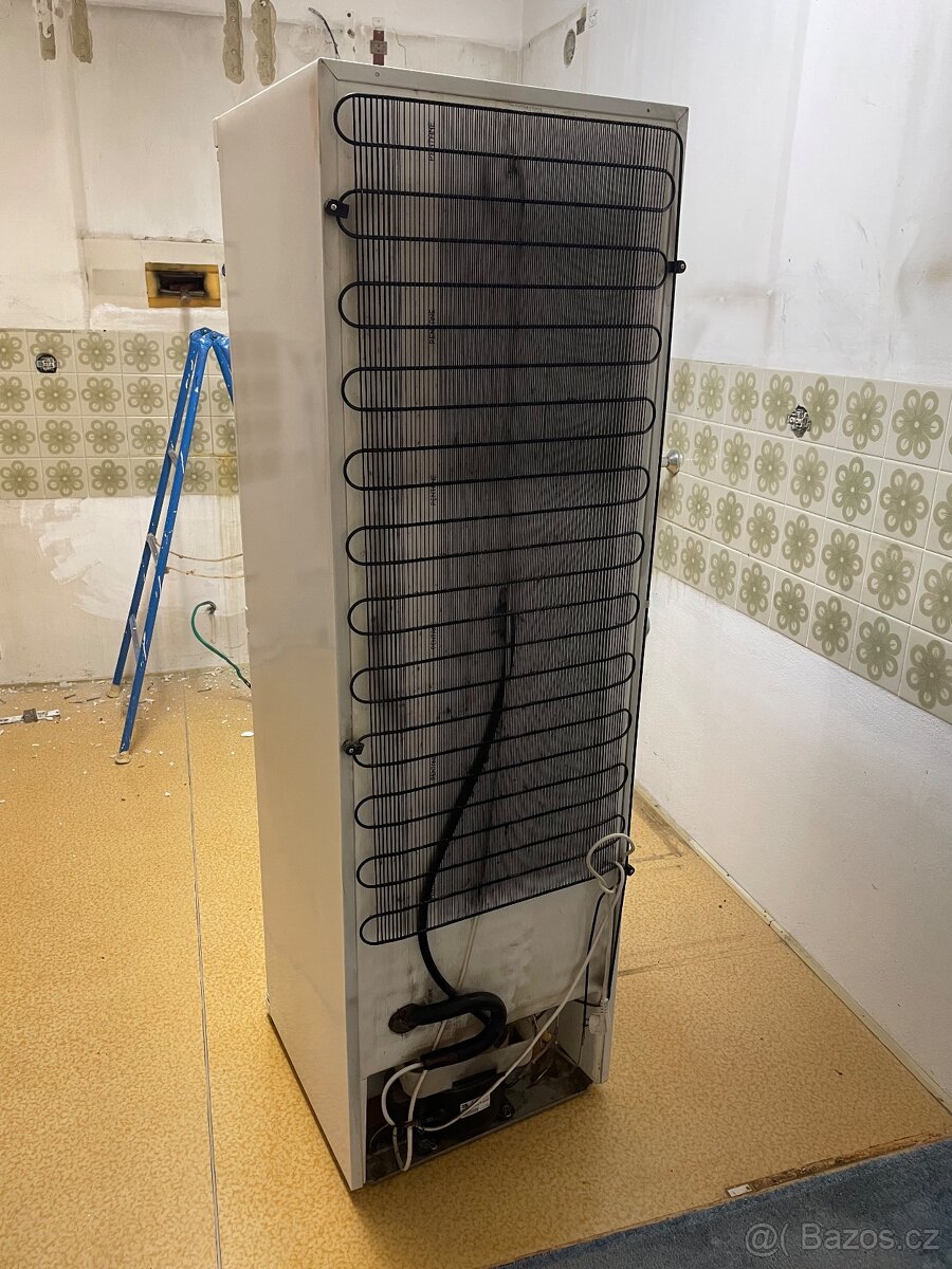 Starší lednice s mrazákem - 5