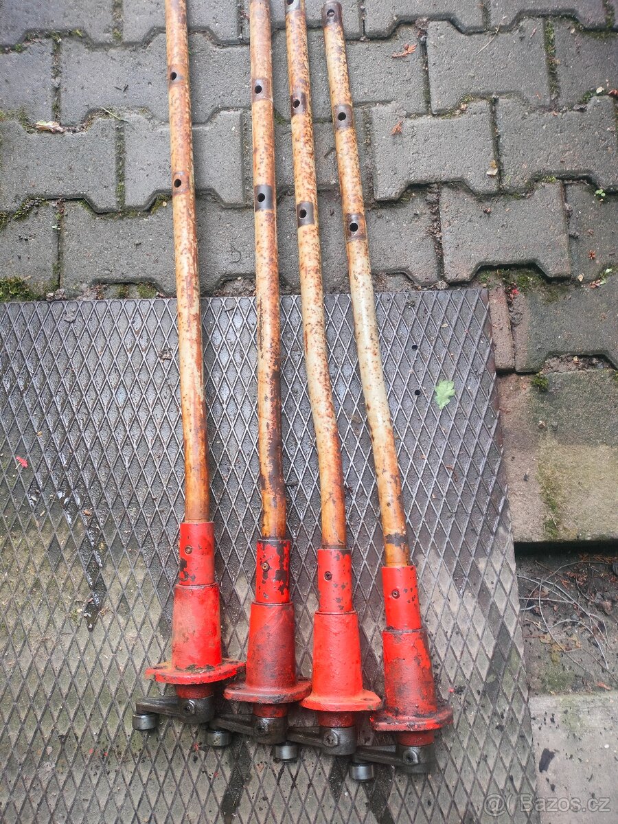 KUHN 280 SHRNOVAČ -- ruzné díly - 5