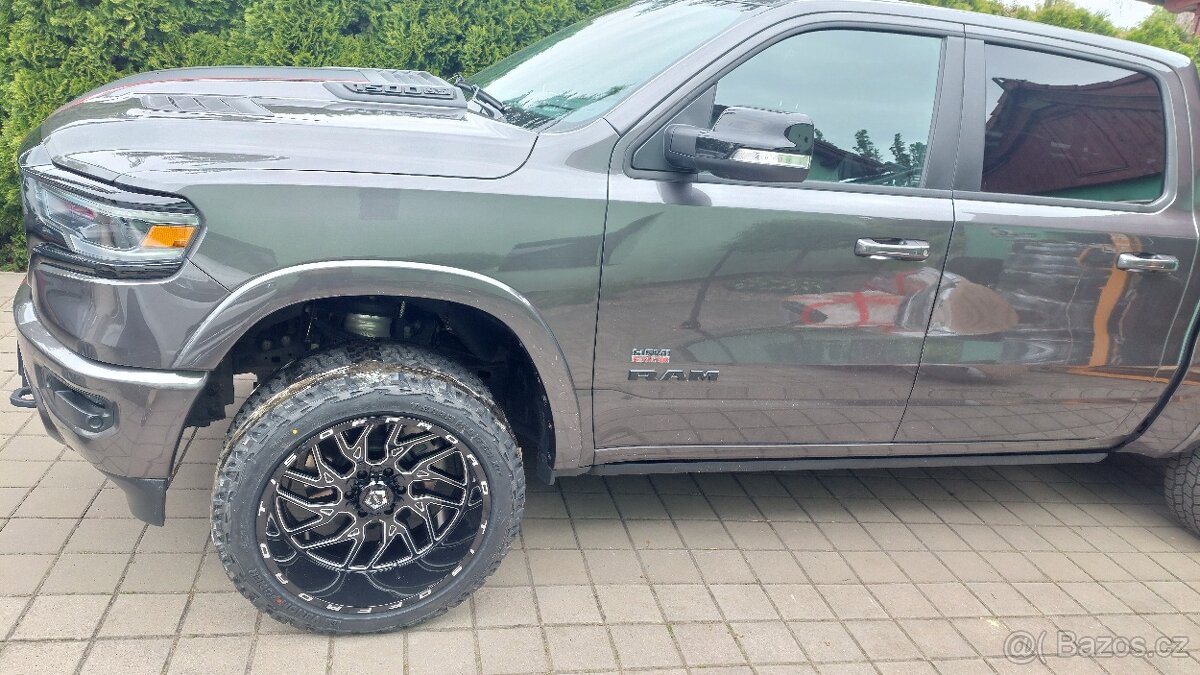Offroad  alu kola 22x12 ET-44 rozteč 6x139,7