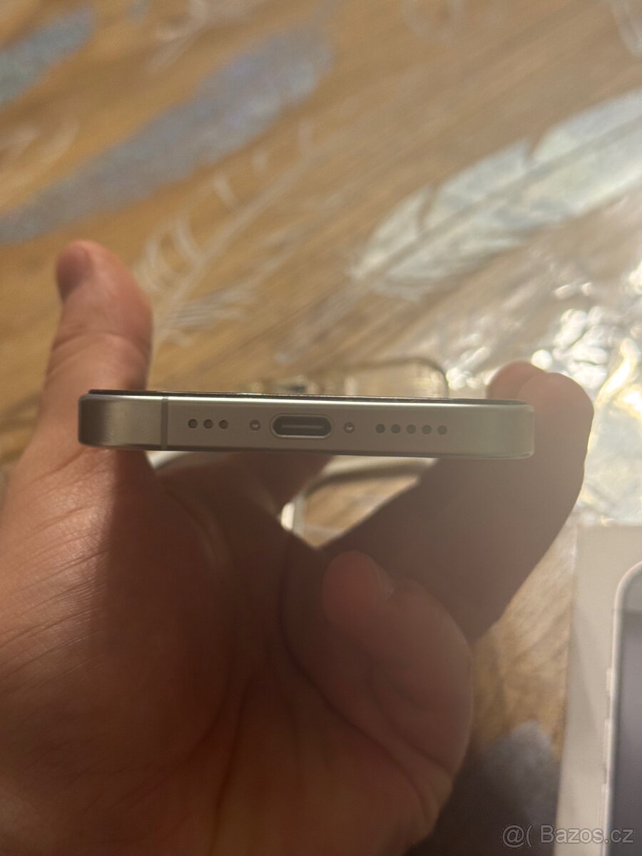 Prodej iPhone 16 Pro 128GB – bílý titan, výborný stav - 5