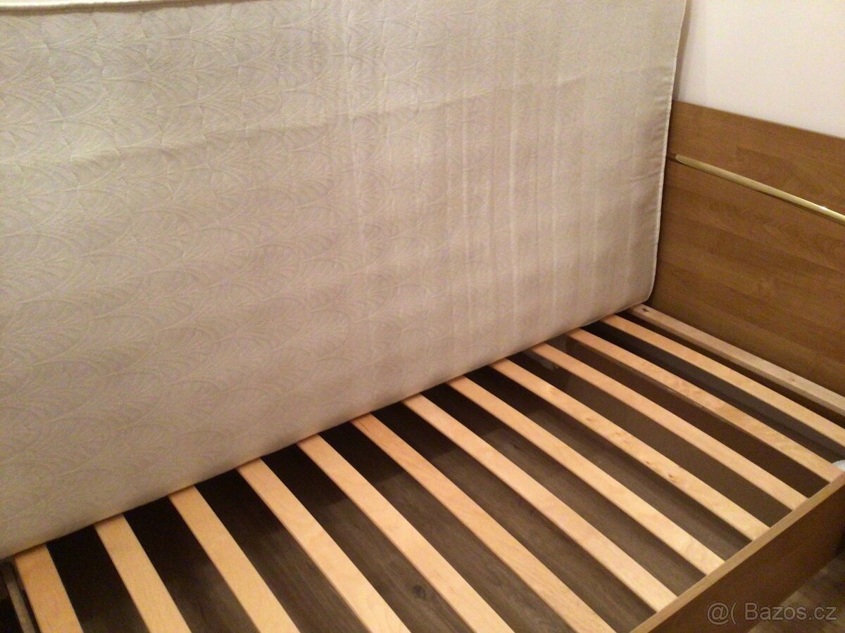 Dvoulůžková postel 180/200 - 5