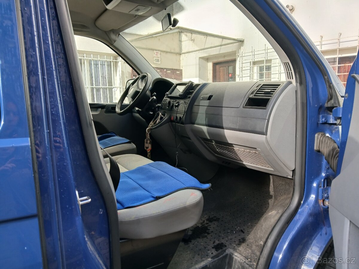 Volkswagen T5 minibus - 5