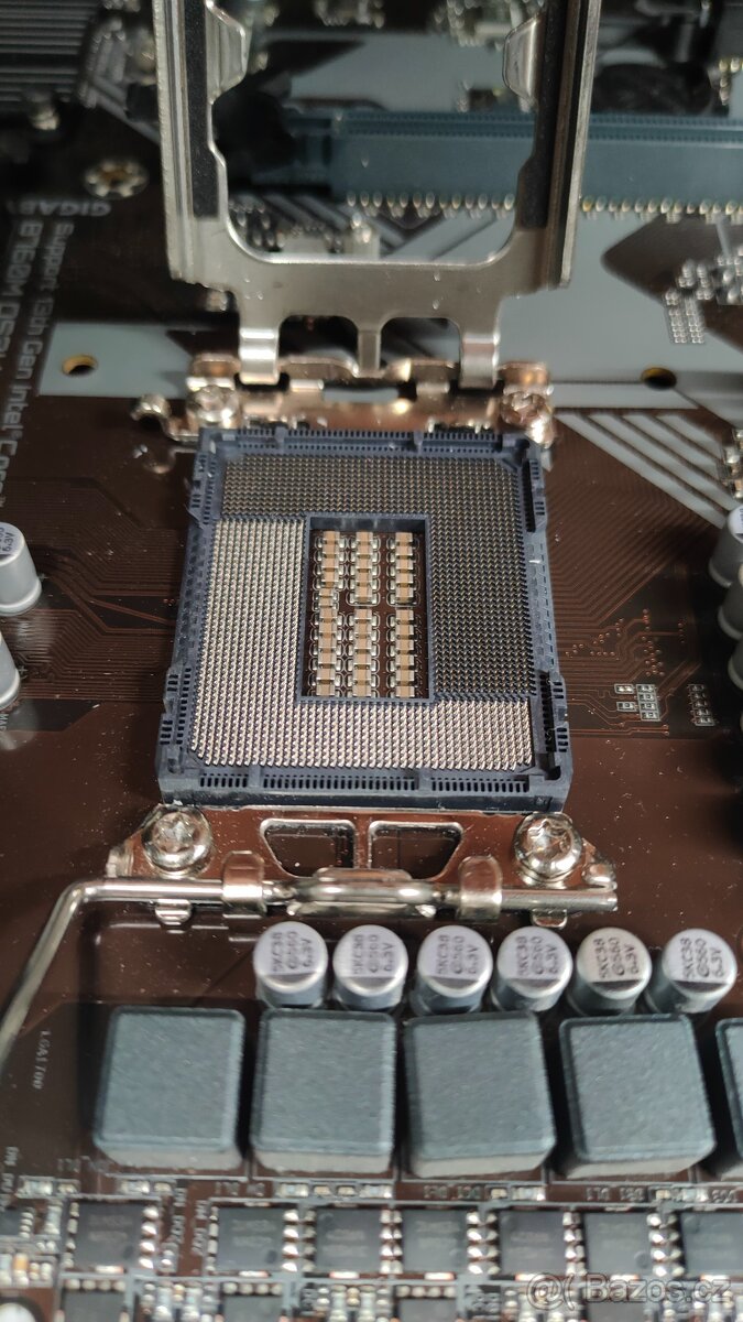 GIGABYTE B760M DS3H AX DDR4 - 5