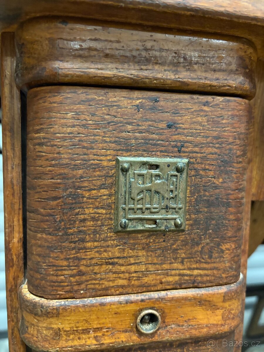 Prodám starý šicí stroj Lada - 5