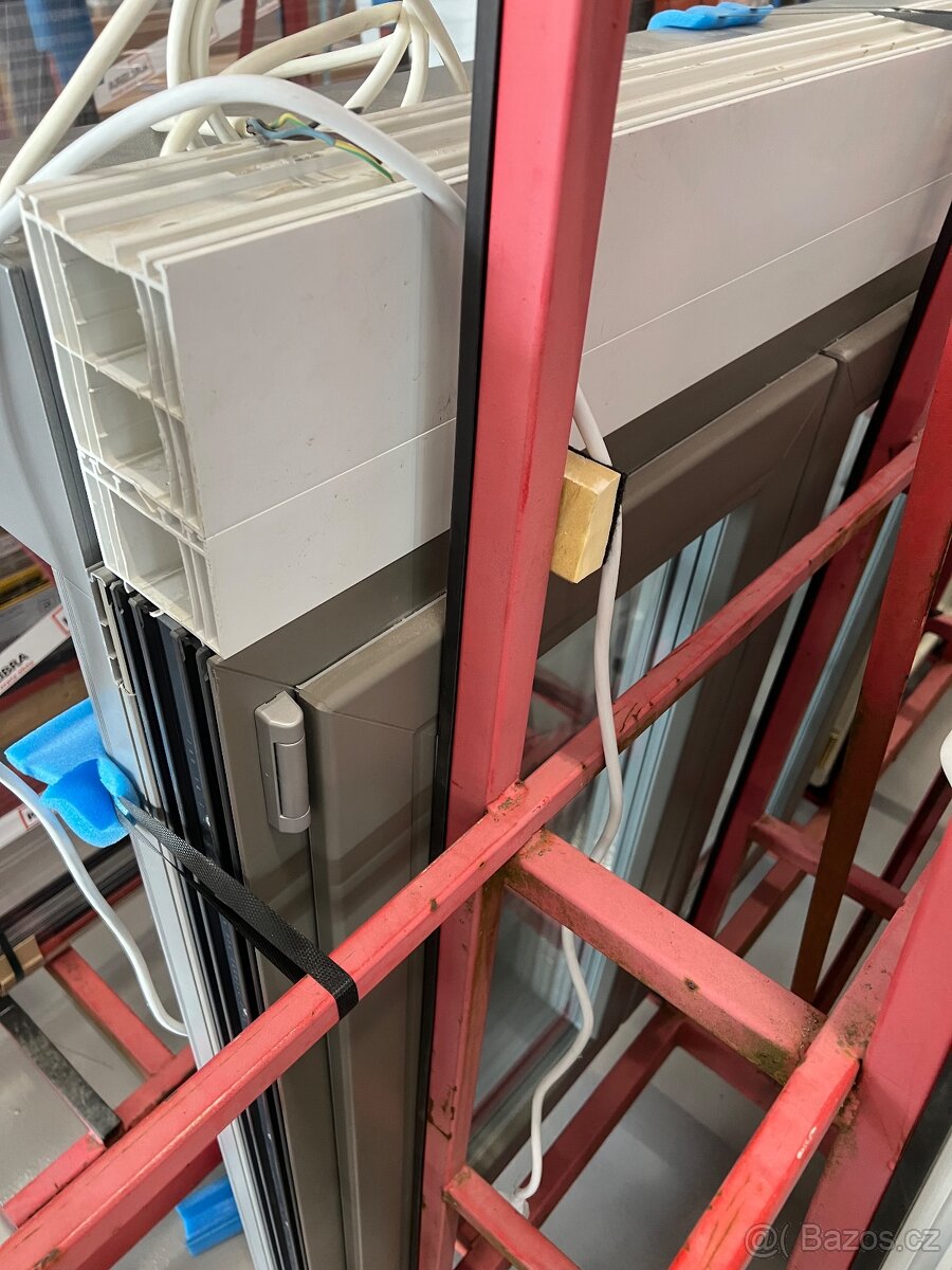 Plast hliníkové okno + el.plissé síť - 5