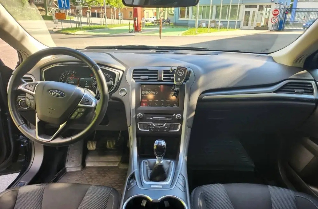 PRODÁM luxusní Mondeo kombi 2TDCi, Titanium, 110kW, 2018 - 5