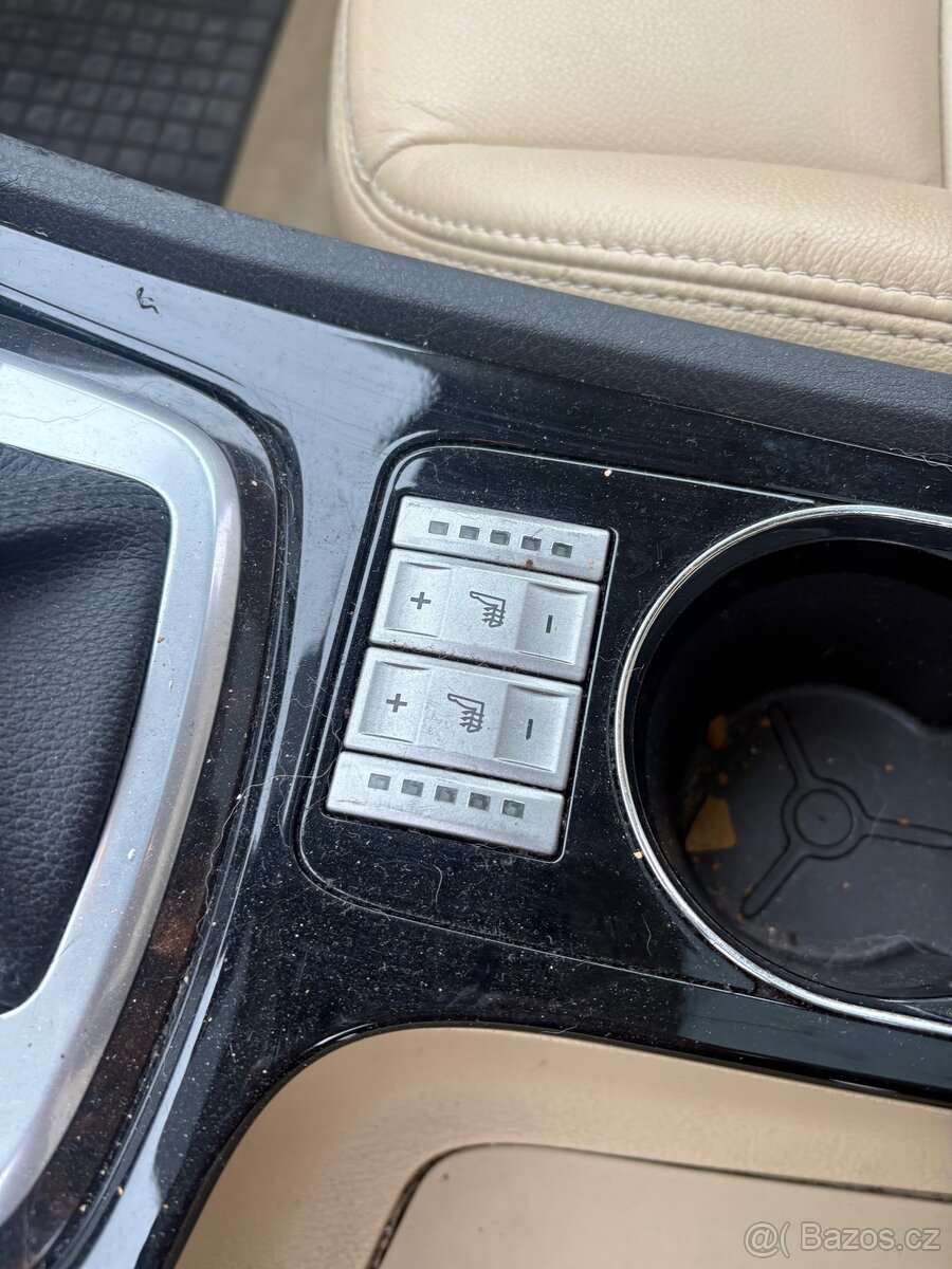 Ford Mondeo mk4 interiér sedačky - 5