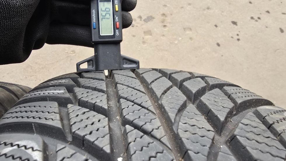 Zimní pneu 215/65/17 Bridgestone - 5