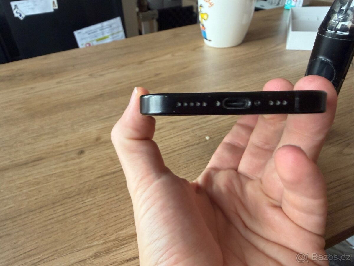 Prodám iPhone 16 pro 128gb - 5