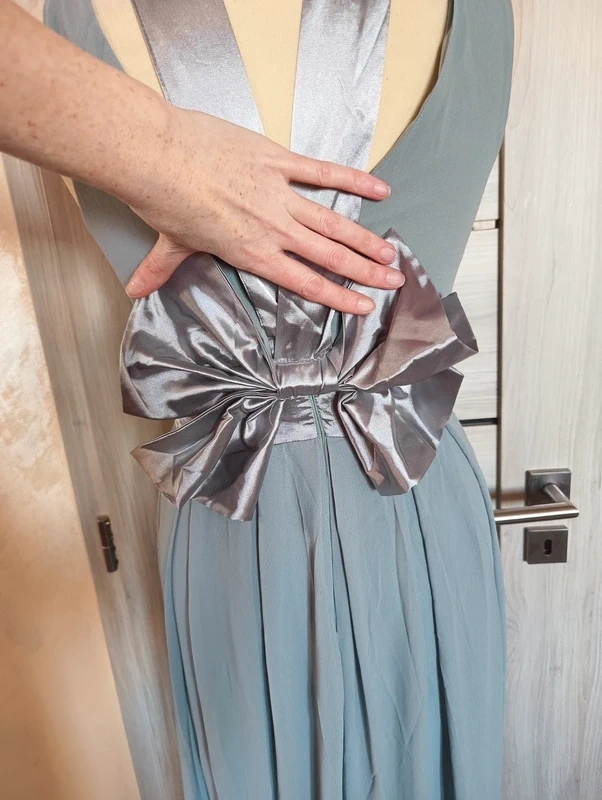 Dlouhé plesové šaty - 5