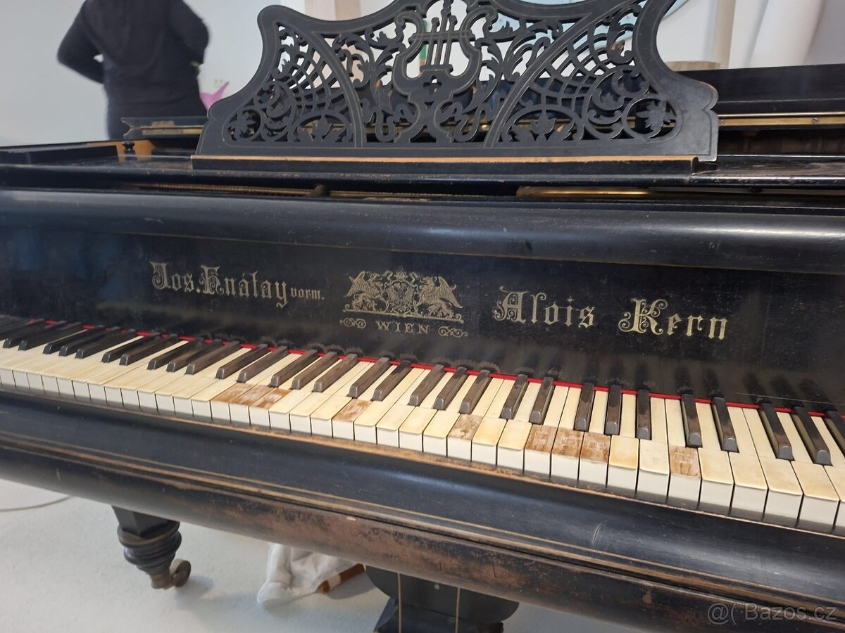 Klavír - křídlo - 5