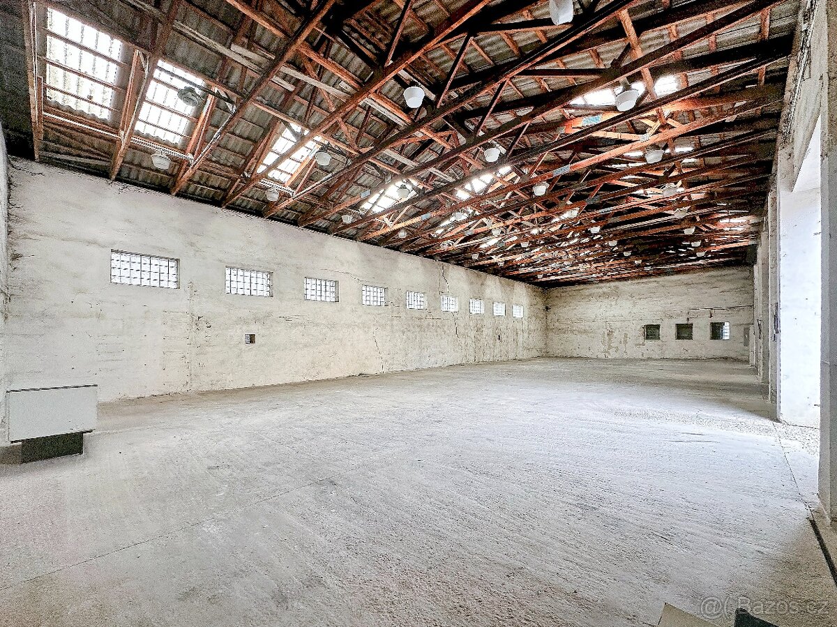 Pronájem prodejního skladu v centru města VM - 5