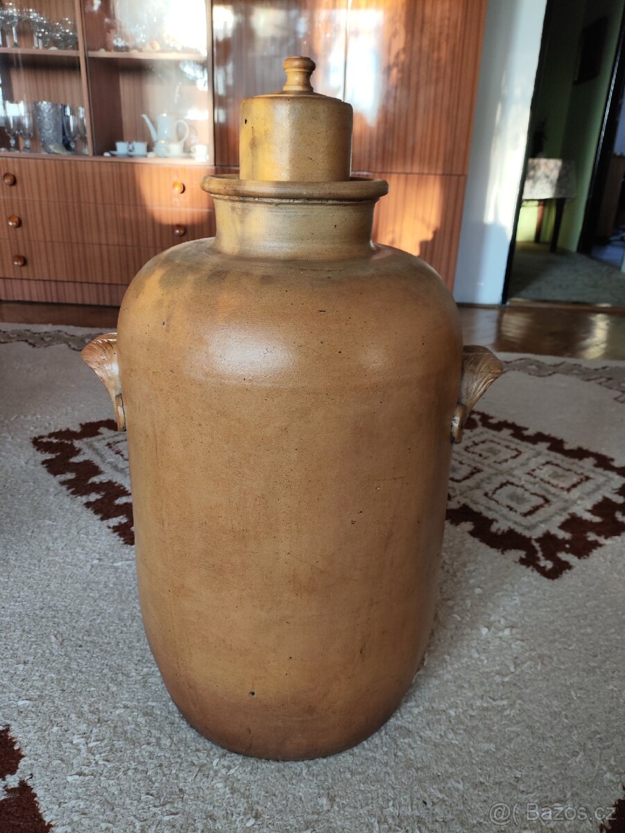 Vzácná hliněná nádoba na víno o objemu cca 60l - 5