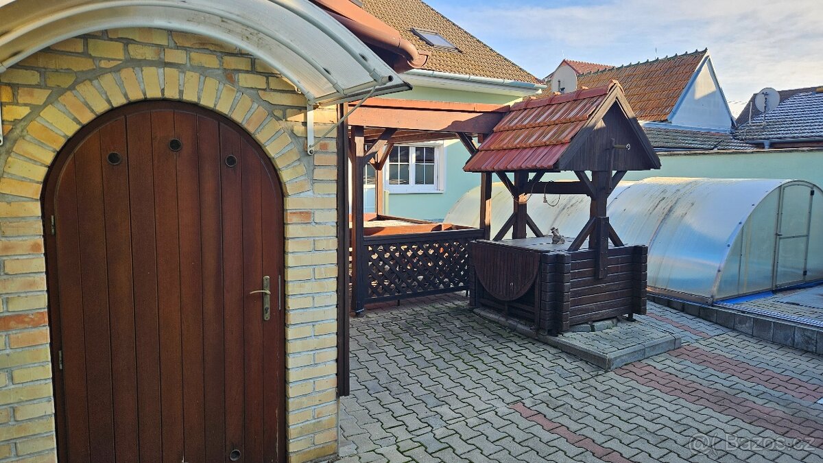 Rodinný dům s penzionem - 5